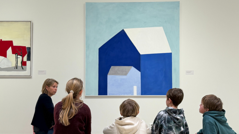 Barneomvisning_Lillehammer Kunstmuseum_Kari omviser
