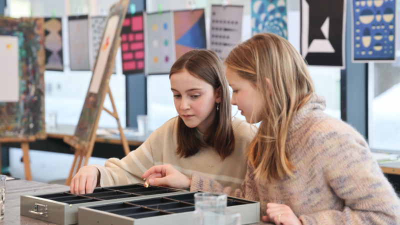 Barn på søndagsverksted