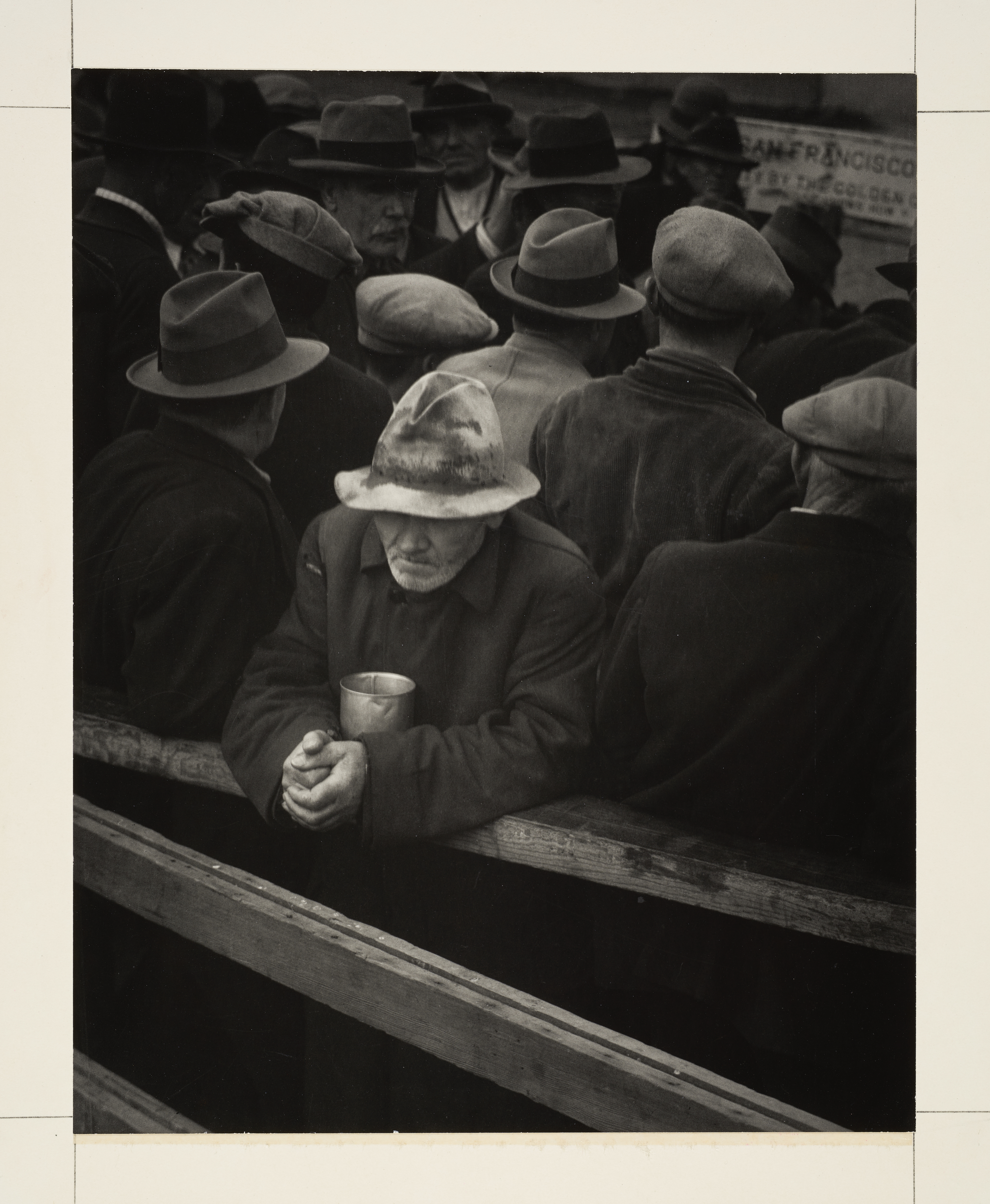 White Angel Breadline, San Franscisco, 1933 av Dorothea Lange.