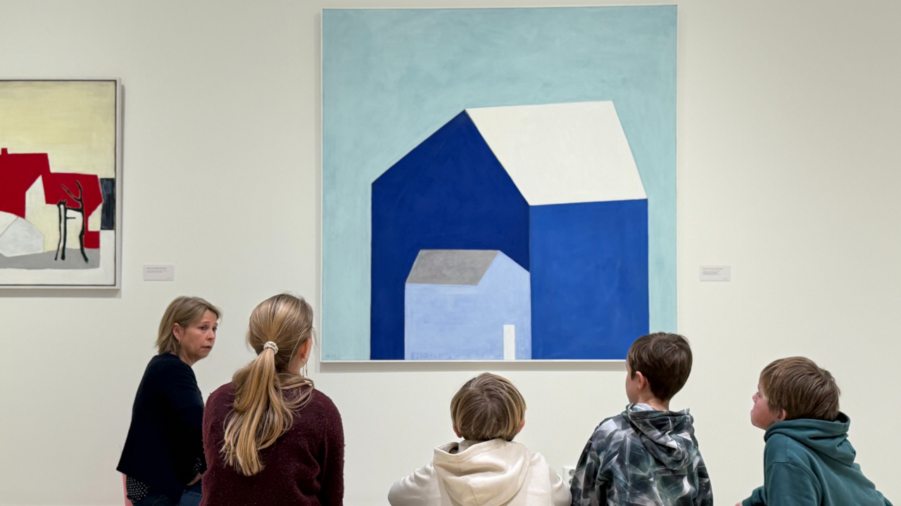 Barneomvisning_Lillehammer Kunstmuseum_Kari omviser